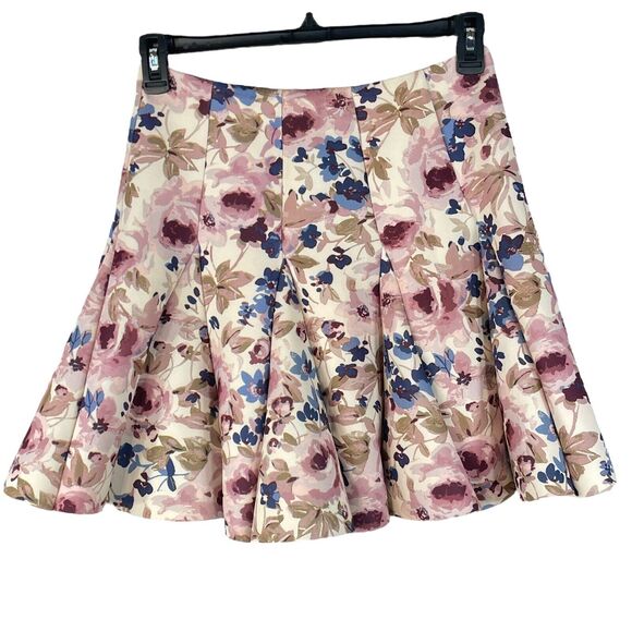 LC Lauren Conrad Runway SZ 10 Mini Skirt Floral Stretch Pleated Scuba Flared New - Picture 1 of 8